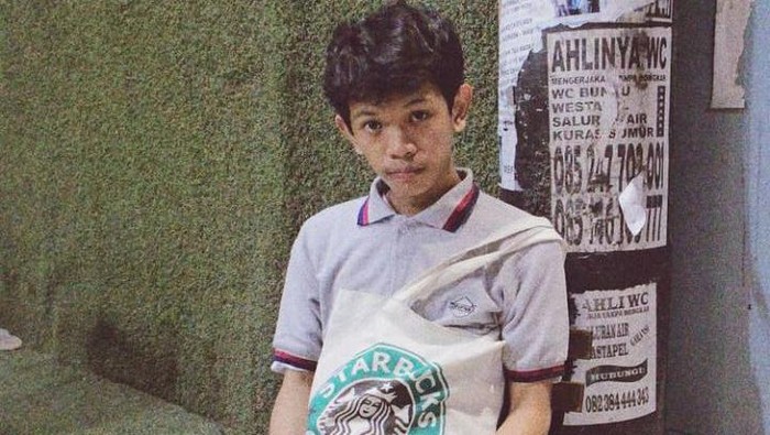 Selebgram Makassar Ari Pratama yang tewas ditikam kekasihnya mahasiswi inisial AA (dok. Istimewa).