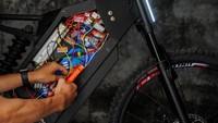 Sepeda listrik buatan Taufiqul Rahman yang diberi nama Vector tersebut memiliki kapasitas 1.000 watt dan mampu bertahan selama 4 jam dengan maksimal kecepatan hingga 60 kilometer per jam.