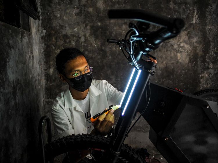 Wow! Pelajar Ini Ciptakan Sepeda Listrik Keren