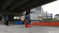 Diketahui, arena skate park tersebut mulai dibuka untuk publik hari ini setelah mendapatkan izin penggunaan.