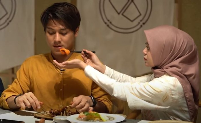 So Sweet! Rizky Billar Paling Suka Makan Disuapin Lesti Kejora