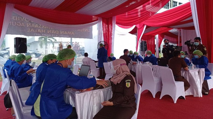 Vaksinasi COVID-19 di Kejagung (Foto: Wilda/detikcom)