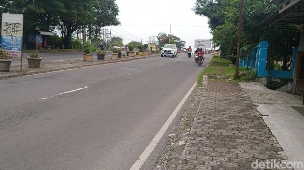 Viral aksi mesum di emperan toko Kabupaten Pekalongan, Senin (8/3/2021).