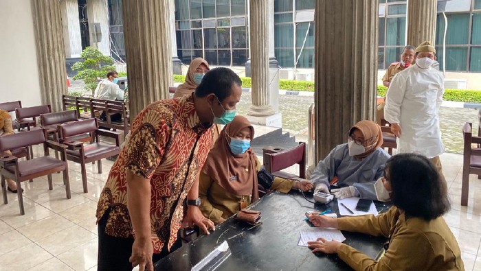 Walkot Semarang Cek Vaksinasi