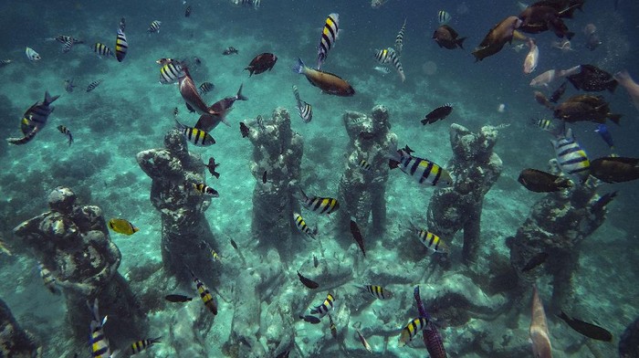 WISATA GILI TRAWANGAN Foto udara suasana Gili Trawangan di Kepulauan Gili, Lombok Utara, Nusa Tenggara Barat, Minggu (7/3/2021). Kepulauan Gili merupakan salah satu destinasi wisata keunggulan Lombok yang terdiri dari tiga pulau, yaitu Gili Trawangan, Meno, dan Air. ANTARA FOTO/Aprillio Akbar/hp.