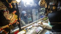 Meski tradisional, pembayaran sudah modern, selain tunai pembayaran juga bisa dilakukan dengan kredit atau debit.