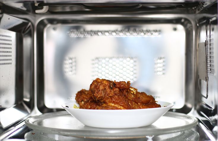 7 Mitos Keliru Tentang Microwave yang Tidak Perlu Kamu Percaya
