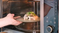 Selain Untuk Hangatkan Makanan, Ini 7 Fungsi Lain dari Microwave