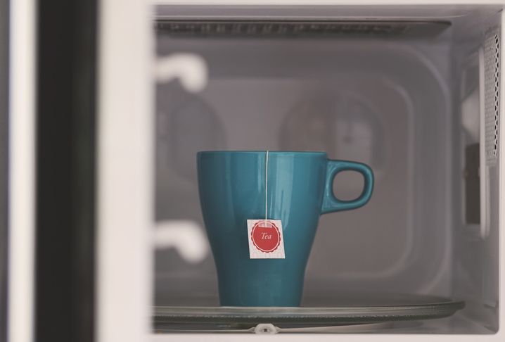 7 Mitos Keliru Tentang Microwave yang Tidak Perlu Kamu Percaya