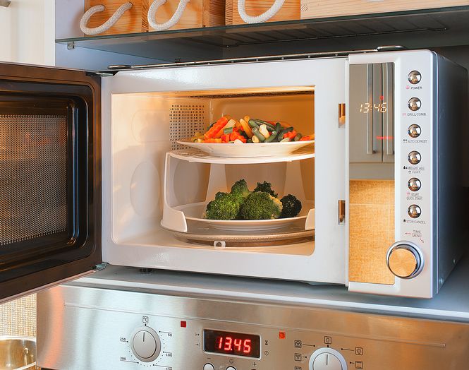 7 Mitos Keliru Tentang Microwave yang Tidak Perlu Kamu Percaya