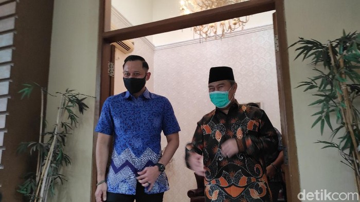 AHY dan Jimly Asshiddiqie (Azhar Bagas Ramadhan/detikcom).