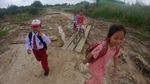 Akses Jalan di Desa Terpencil Sumbar Rusak Parah