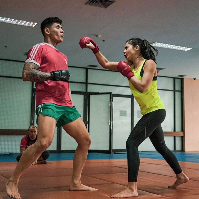 Lihat aksi Pevita Pearce menyerang pelatihnya saat olahraga bela diri. Gahar!  (Foto: Instagram)