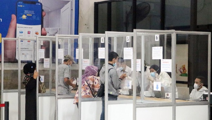 Pelanggan yang hendak menggunakan Kereta Api Jarak Jauh untuk keberangkatan pada hari libur keagamaan Isra Mikraj tanggal 11 Maret 2021 dan Hari Raya Nyepi 14 Maret 2021 diwajibkan menunjukkan surat keterangan negatif GeNose C19 atau Rapid Test Antigen atau RT-PCR yang sampelnya diambil dalam kurun waktu maksimal 1x24 jam sebelum keberangkatan.