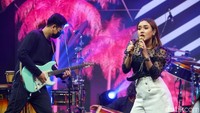 Pedangdut yang kini tersangkut dalam kasus korupsi Bansos itu pun berharap agar pandemi segera berakhir.