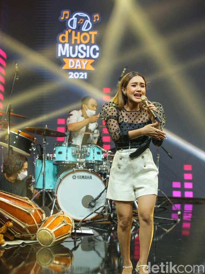 Cita Citata saat tampil di acara dHOT Music Day 2021.