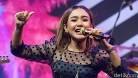 Ayo Goyang jadi lagu pertama yang dibawakan Cita Citata. Dirinya mengajak penonton yang menonton dari tempat masing-masing untuk berjoget bersama.Selanjutnya dia membawakan Meriang sebagai lagu kedua. Menurutnya, lagu itu cocok dengan suasana hati yang dialami sejumlah orang di kala pandemi.