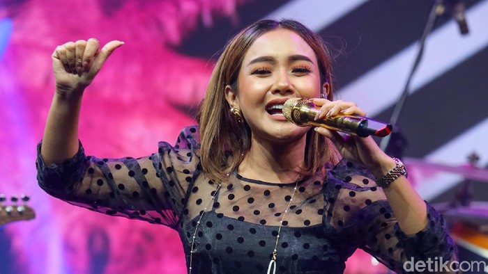 Cita Citata saat tampil di acara dHOT Music Day 2021.