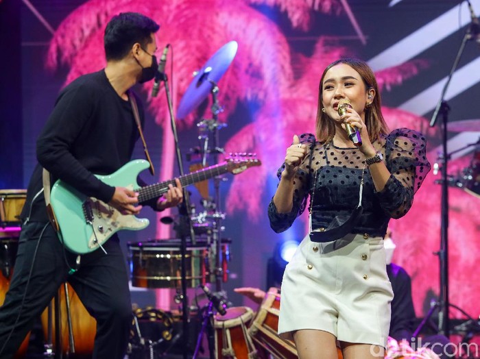 Cita Citata saat tampil di acara dHOT Music Day 2021.