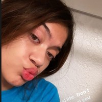 Aku jelek di kehidupan nyata. Jangan biarkan makeup membodohimu, begitu keterangan fotonya.  Foto: Instagram @dazhariaa