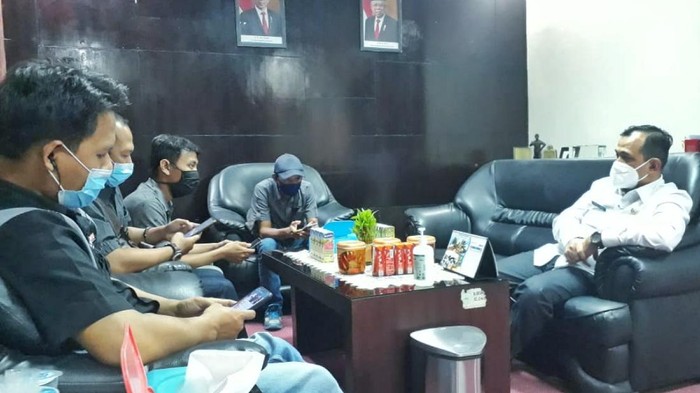 Edward Candra (kemeja putih)-(M Syahbana-detikcom)