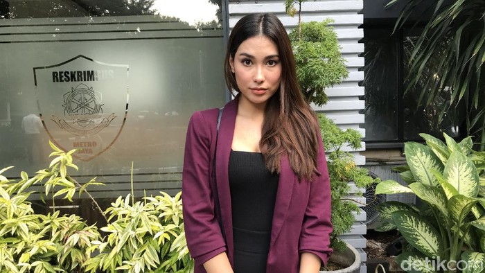 Frederika Cull penuhi panggilan polisi.
