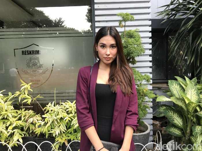 Frederika Cull penuhi panggilan polisi.