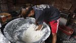 Geliat Perajin Kerupuk Opak di Tengah Pandemi