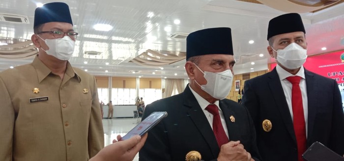 Gubsu Edy Rahmayadi (tengah)/(Ahmad Arfah-detikcom)