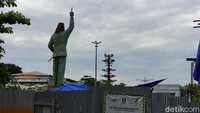 Pembangunan patung merupakan salah satu daru protej penataan kawasan stasiun yang terdiri dari tiga paket pekerjaan pembangunan, yaitu pembangunan plaza patung Bung Karno, pembangunan masjid stasiun yang bisa menampung 1.000 jamaah dan pembangunan gate-in/gate-out. (Angling Adhitya Purbaya/detikcom)