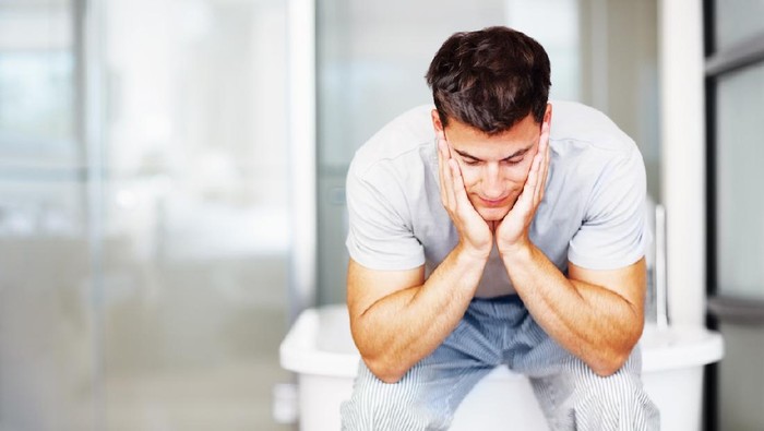Ilustrasi pria sedih Young depressed male having anxiety alone himself in the bathroom. Young teenager male having breakdown alone.