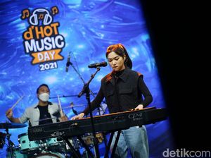 Lihat Lagi Aksi Melly Goeslaw hingga Isyana di dHot Music Day 2021