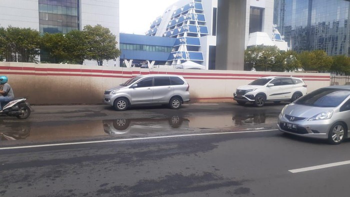 Jalan HR Rasuna Said usai lubang ditambal.