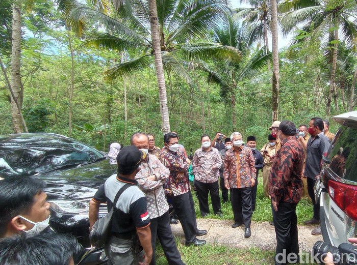 Kementerian Agama Republik Indonesia merencanakan pendirian Institut Agama Islam Negeri (IAIN) di Kabupaten Pangandaran. Rencana ini disambut Pemkab Pangandaran dengan memberikan hibah lahan seluas 25 hektare.