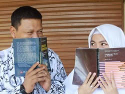 10 Foto Mesra Pasangan Guru dan Murid di Jakarta yang Pernikahannya Viral