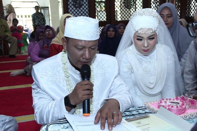 Ketika ditanya bagaimana tanggapan dari keluarganya. Wanita yang berusia 23 tahun itu mengaku medapatkan dukungan dari keluarganya, tentang pilihan pendampingnya itu. Ia menegaskan jika hubungannya dengan Agung bukanlah cinta terlarang. Foto: Dok. pribadi Enjelin.