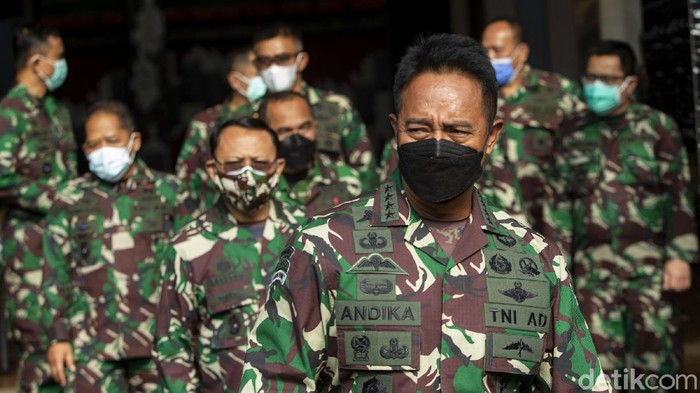 KSAD Tegaskan Aprilia Manganang Bukan Transgender Kepala Staf Angkatan Darat (KSAD) Jenderal Andika Perkasa menggelar konferensi pers terkait Aprilia Manganang.
