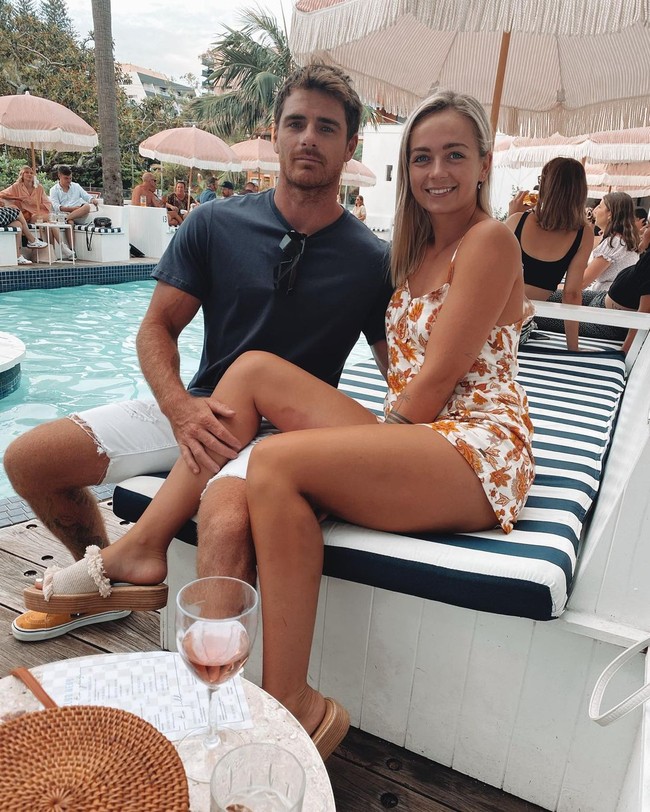 Dalam sebuah wawancara radio di KIISFM, Jaymes mengaku tidak terlalu cemburu ketika melihat banyaknya follower pria karena ia hanya melihat dollar. Aku melihat uang. Itu tidak akan membuatku memukul mereka, katanya. Foto: Instagram @laurenannekennedy_