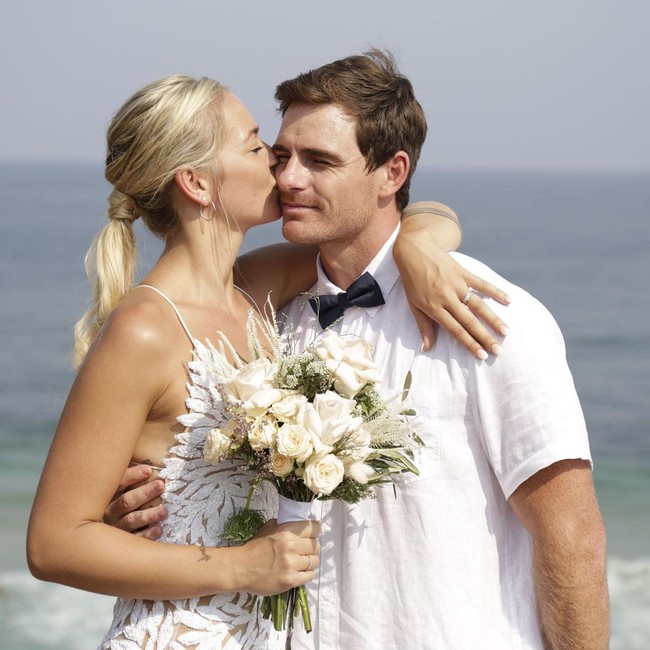Kami menikah setelah enam minggu. Kami langsung tahu itu adalah cinta yang sebenarnya. Kami menjalani pernikahan selama lima tahun yang mengagumkan, seperti yang seharusnya, ungkap Lauren. Foto: Instagram @laurenannekennedy_