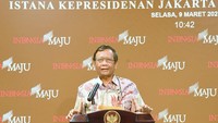 Mahfud juga berbicara soal penetapan tersangka atas enam laskar FPI tersebut bagian dari konstruksi hukum. Dia menegaskan tersangka yang meninggal otomatis perkaranya gugur. (Rusman/Biro Pers Sekretariat Presiden)