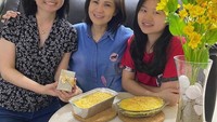 Dikenal sebagai keluarga tajir, tetapi Mailia Lau justru sering memperlihatkan potret sederhana. Seperti pada momen ini berfoto dengan makanan yang siap santap. Foto: Instagram @meilia_lau