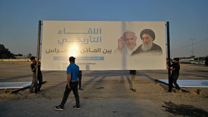 A photo released by the Grand Ayatollah Ali al-Sistani Office shows Shiite Muslim leader, Grand Ayatollah Ali al-Sistani, left, meeting Pope Francis, 2nd left, along with Christian priests in Najaf, Iraq, Saturday, March 6, 2021. Pope Francis arrived in Iraq on Friday to urge the country's dwindling number of Christians to stay put and help rebuild the country after years of war and persecution, brushing aside the coronavirus pandemic and security concerns to make his first-ever papal visit. (AP Photo/HO)