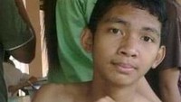 Pemilik nama asli Samuel Alexander Pieter ini sedang foto ‘throwback’ zaman kecilnya. Terlihat ia asyik makan pakai tangan. Foto: Instagram young_lex18