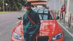 Momen Young Lex Foto di Depan Gerobak Ketoprak hingga Makan Nasi Bungkus