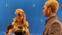Banyak orang menyebut video klip lagu Young Lex ini mirip dengan milik Lay Exo yang berjudul Lit. Penyanyi Korea ini mengeluarkan video klipnya pada Juni 2020. Foto: Instagram young_lex18
