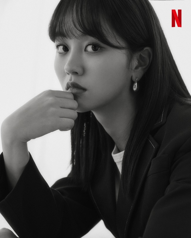 Dalam wawancaranya dengan Netflix, Kim So Hyun mengungkap kisah cinta segitiga pemainnya akan semakin rumit. Hal itu menjadi tantangannya saat memerankan karakter Jo Jo. Foto: dok. Netflix