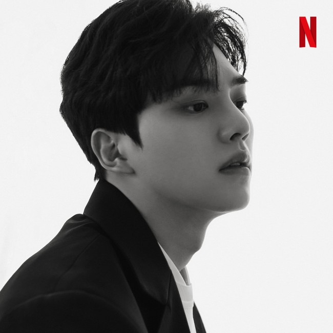 Song Kang mengaku kesulitan saat harus menunjukkan persahabatannya dengan Jung Ga Ram, karena terlibat cinta segitiga. Ia menyebut, karakter Sun Oh akan sangat berbeda dari season pertama. Foto: dok. Netflix