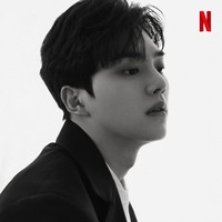 Song Kang mengaku kesulitan saat harus menunjukkan persahabatannya dengan Jung Ga Ram, karena terlibat cinta segitiga. Ia menyebut, karakter Sun Oh akan sangat berbeda dari season pertama. Foto: dok. Netflix