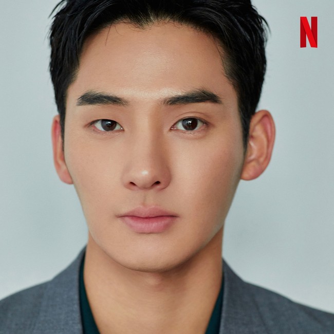 Jung Ga Ram pun menyebut persahabatan Hye Young dan Sun Oh semakin ’canggung’ karena terlibat cinta segitiga. “Mereka berteman, namun masih berhati-hati dengan satu sama lain dan semakin menjauh.” Foto: dok. Netflix