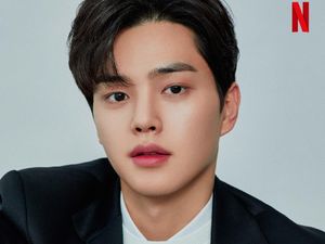 Anak Kesayangan Netflix, Song Kang Sapa Penggemar Lewat Fanmeeting Online
